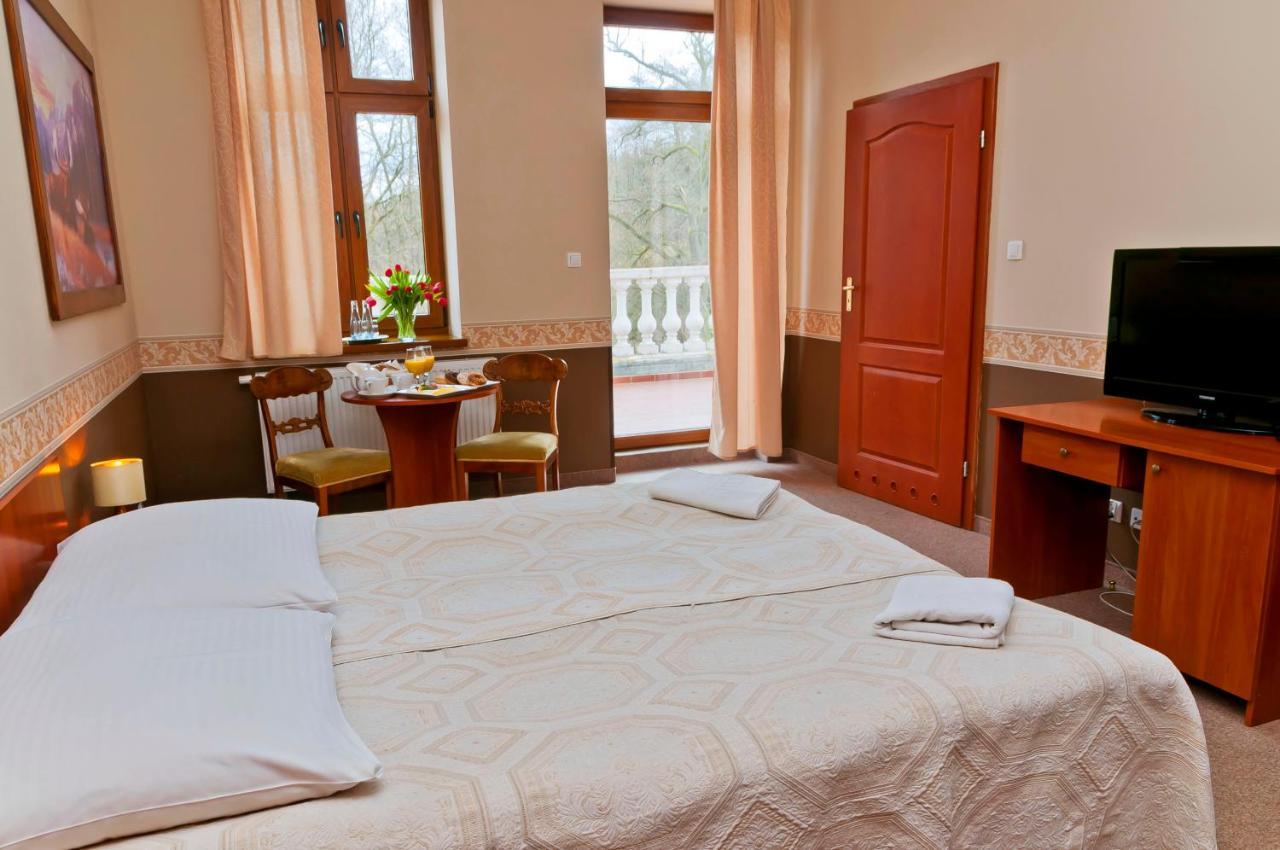 Palacyk Lakomin Hotel Lubiszyn ภายนอก รูปภาพ